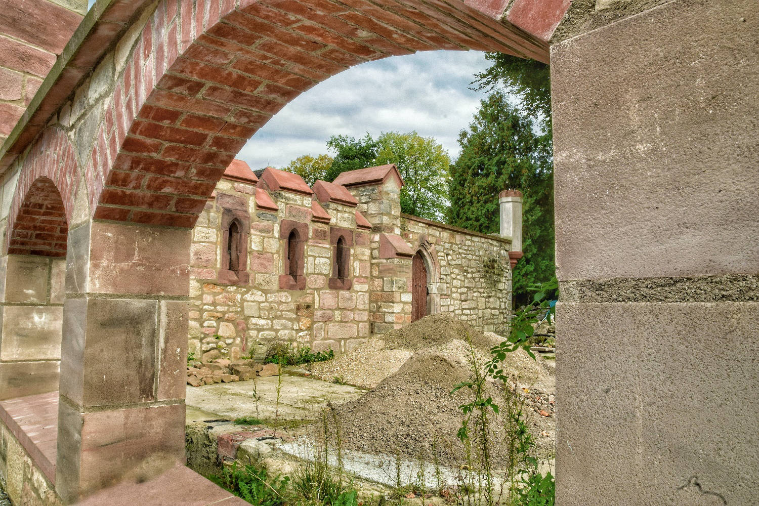 Torbogen am Schloss