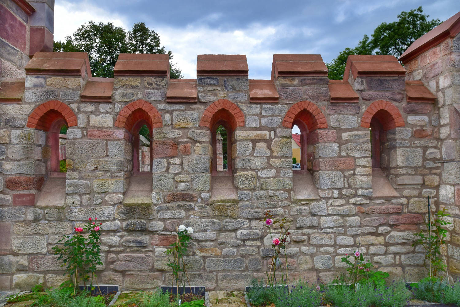 Zinnenmauer am Schloss